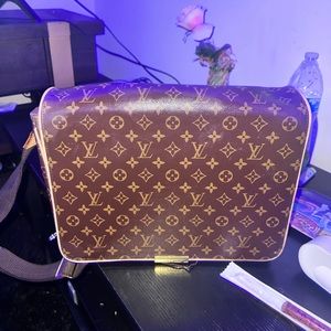 Louis Vuitton monogram messenger bag
